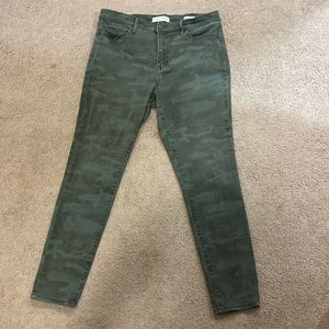 Sanctuary camouflage denim jeans size 12/31